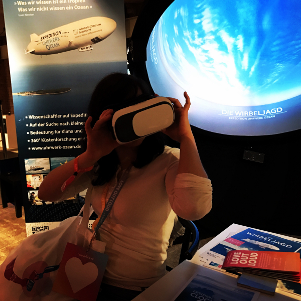 A visitor dives into coastal research with virtual reality glasses. Photo: HZG/Gesa Seidel